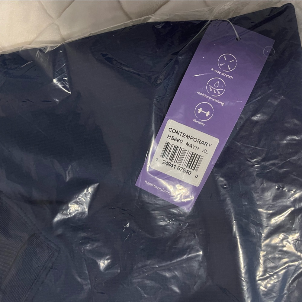 NWT XL Navy HeartSoul Break on Through V-Neck Scrub Top - Picture 2 of 4
